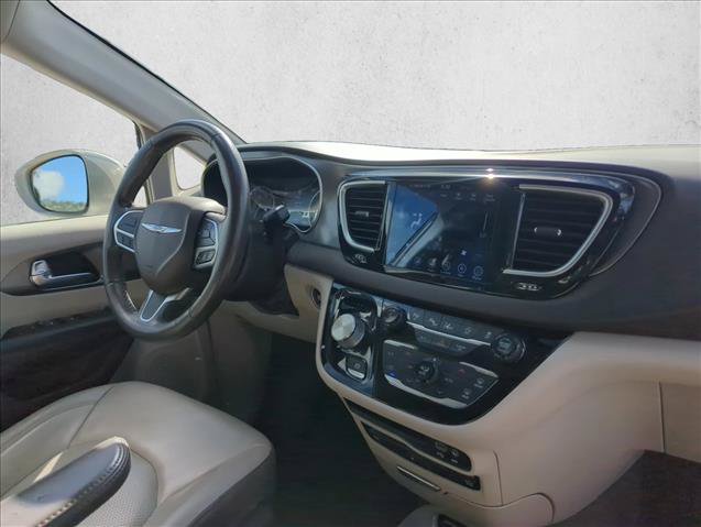 Used 2019 Chrysler Pacifica Touring-L Plus w/ Advanced Safetytec Group FWD image 20