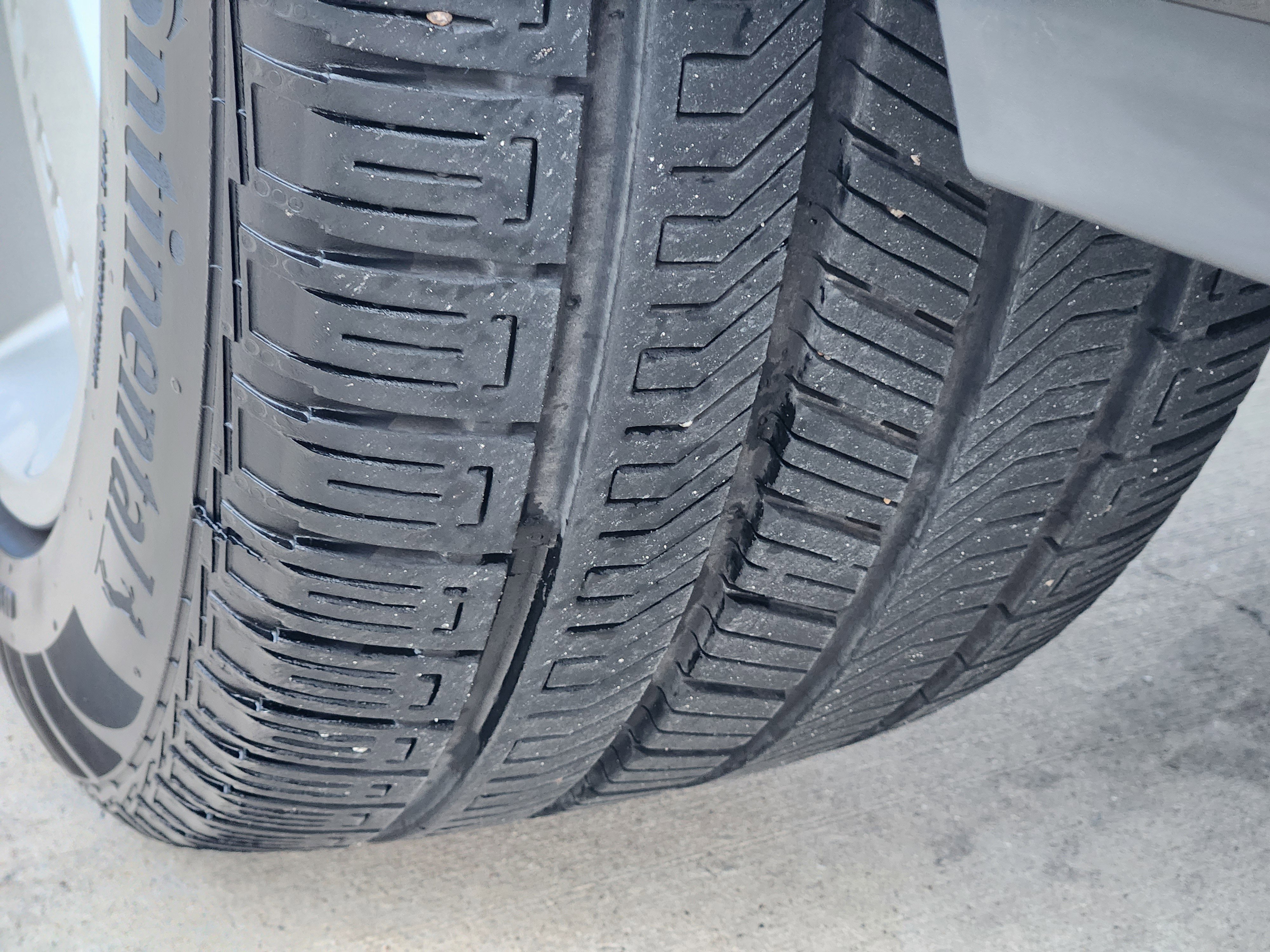 Used 2025 Land Rover Defender 110 X-Dynamic SE AWD/4WD image 12