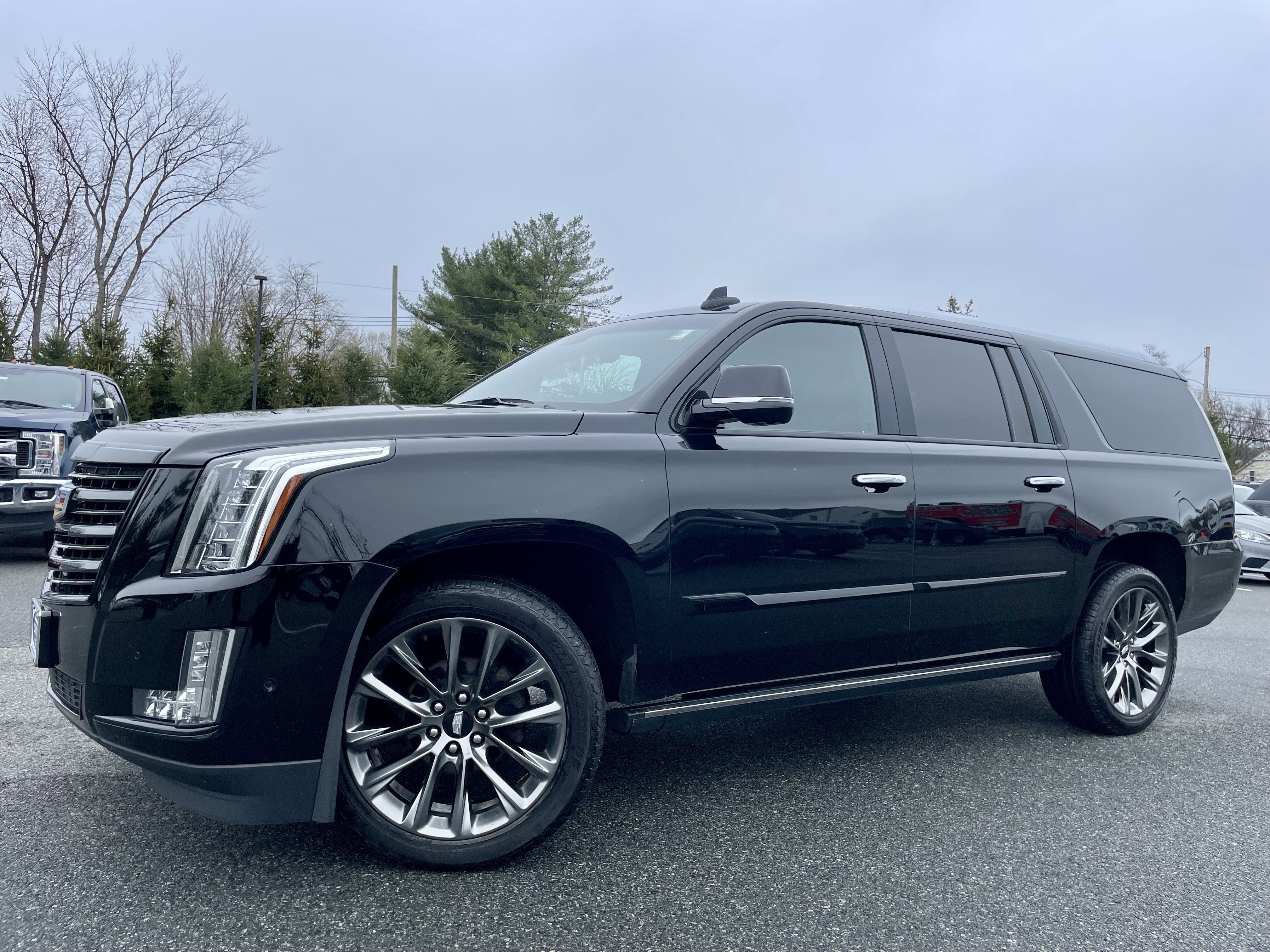 Used 2019 Cadillac Escalade ESV Platinum w/ Escalade Sport Edition image 40