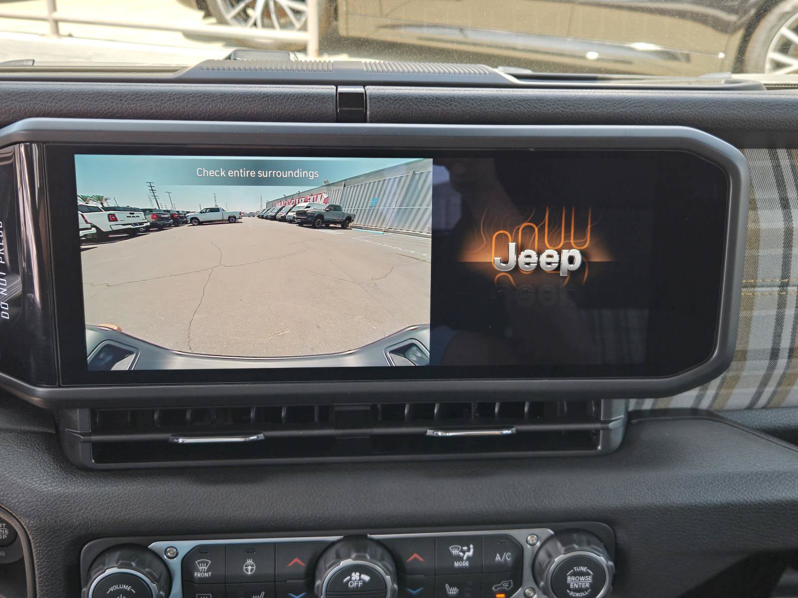 New 2026 Jeep Gladiator Sport AWD/4WD image 8