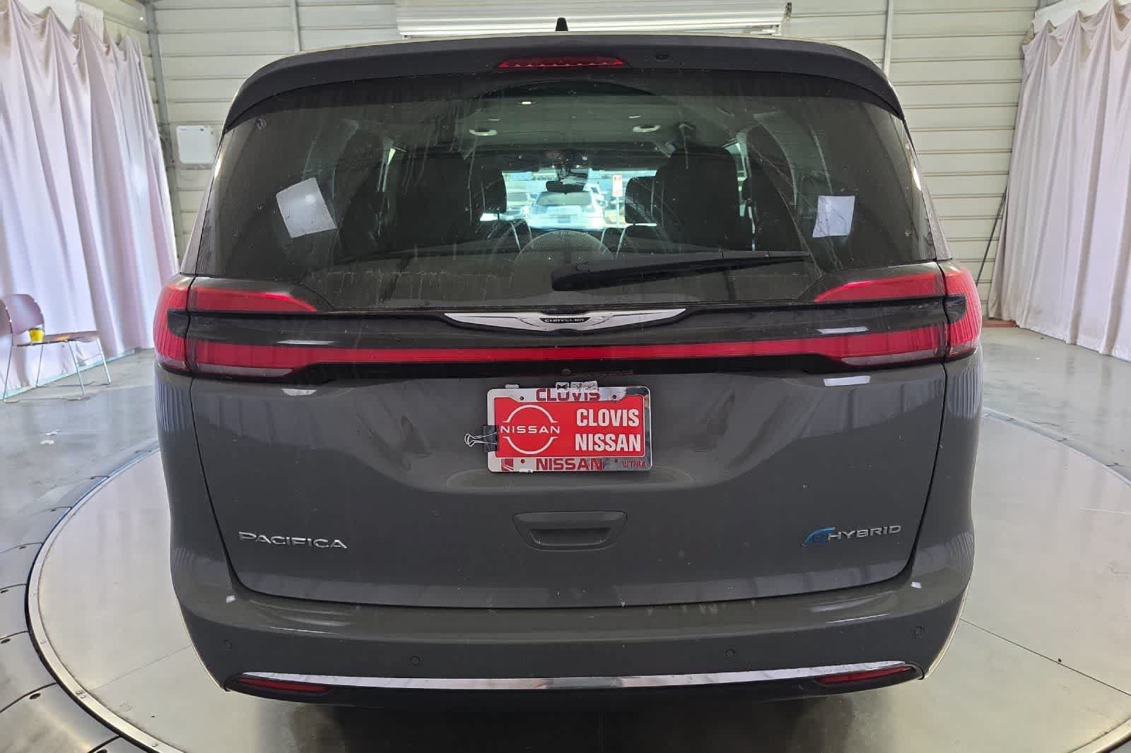 Used 2023 Chrysler Pacifica Touring-L FWD image 8