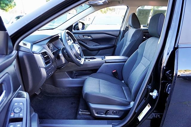 Used 2024 Nissan Rogue SV FWD image 16