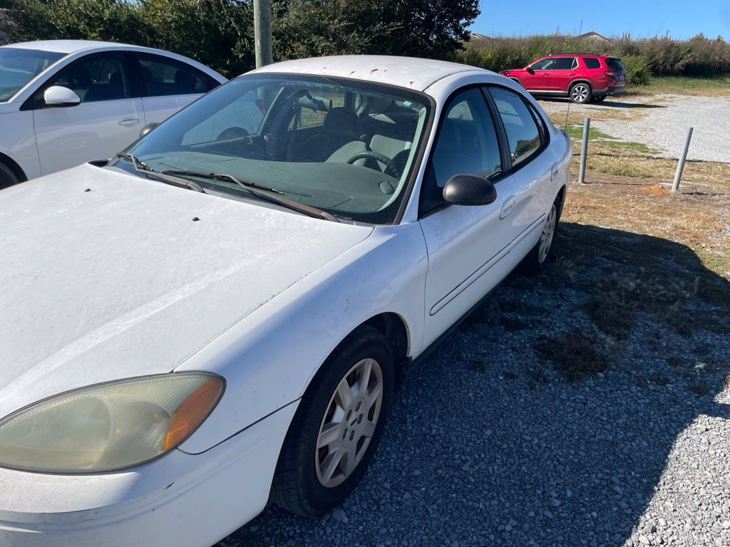 Used 2005 Ford Taurus SE FWD image 3