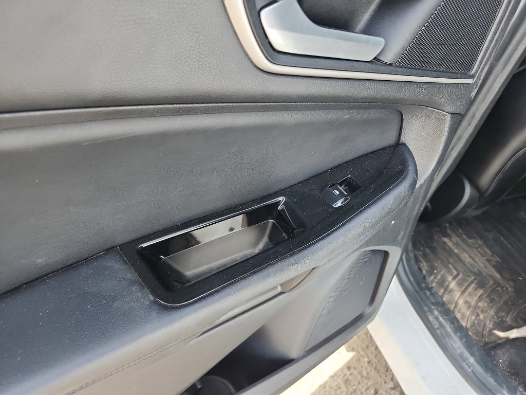 Used 2020 Ford Edge SEL image 16