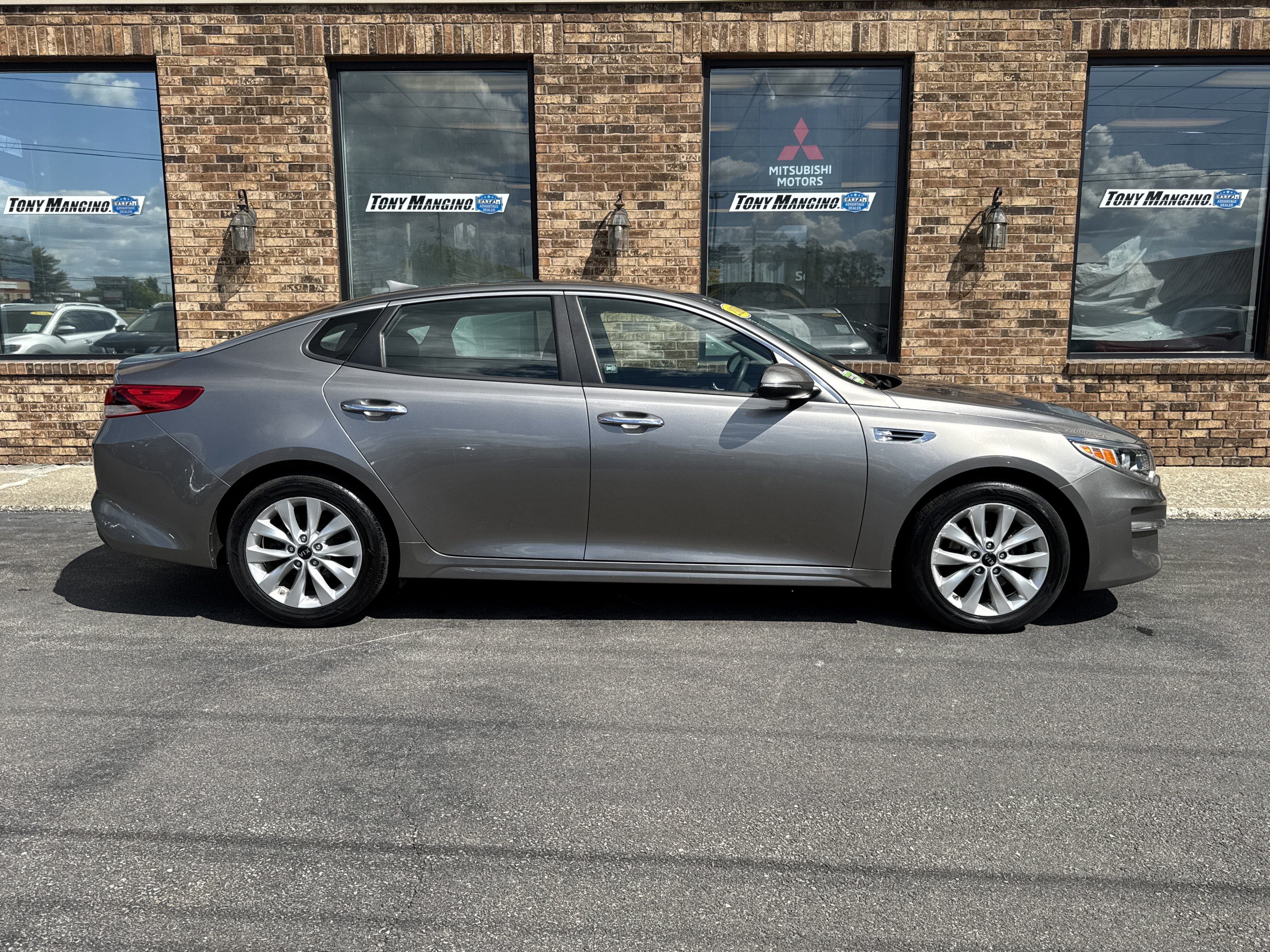 Used 2018 Kia Optima LX w/ 17" Alloy Wheels Package FWD image 6