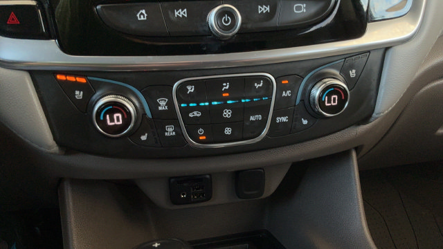 Used 2020 Chevrolet Traverse Premier FWD image 17