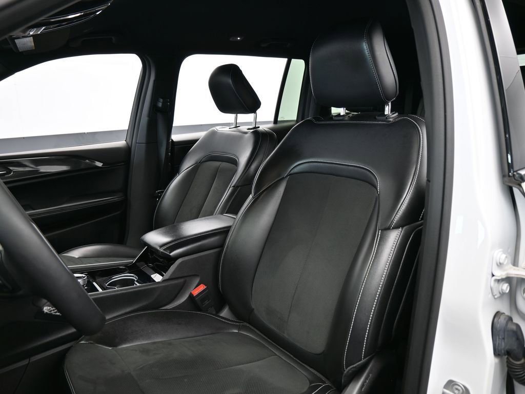 Used 2023 Jeep Grand Cherokee L Laredo RWD image 10