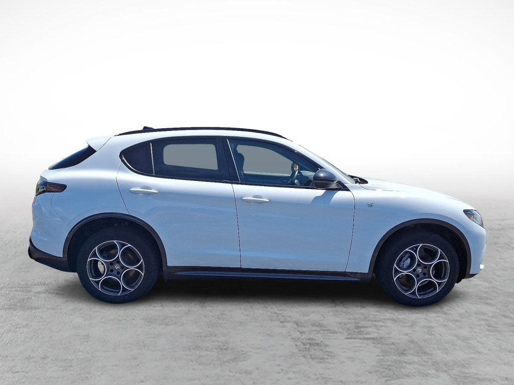 Used 2024 Alfa Romeo Stelvio Ti image 6