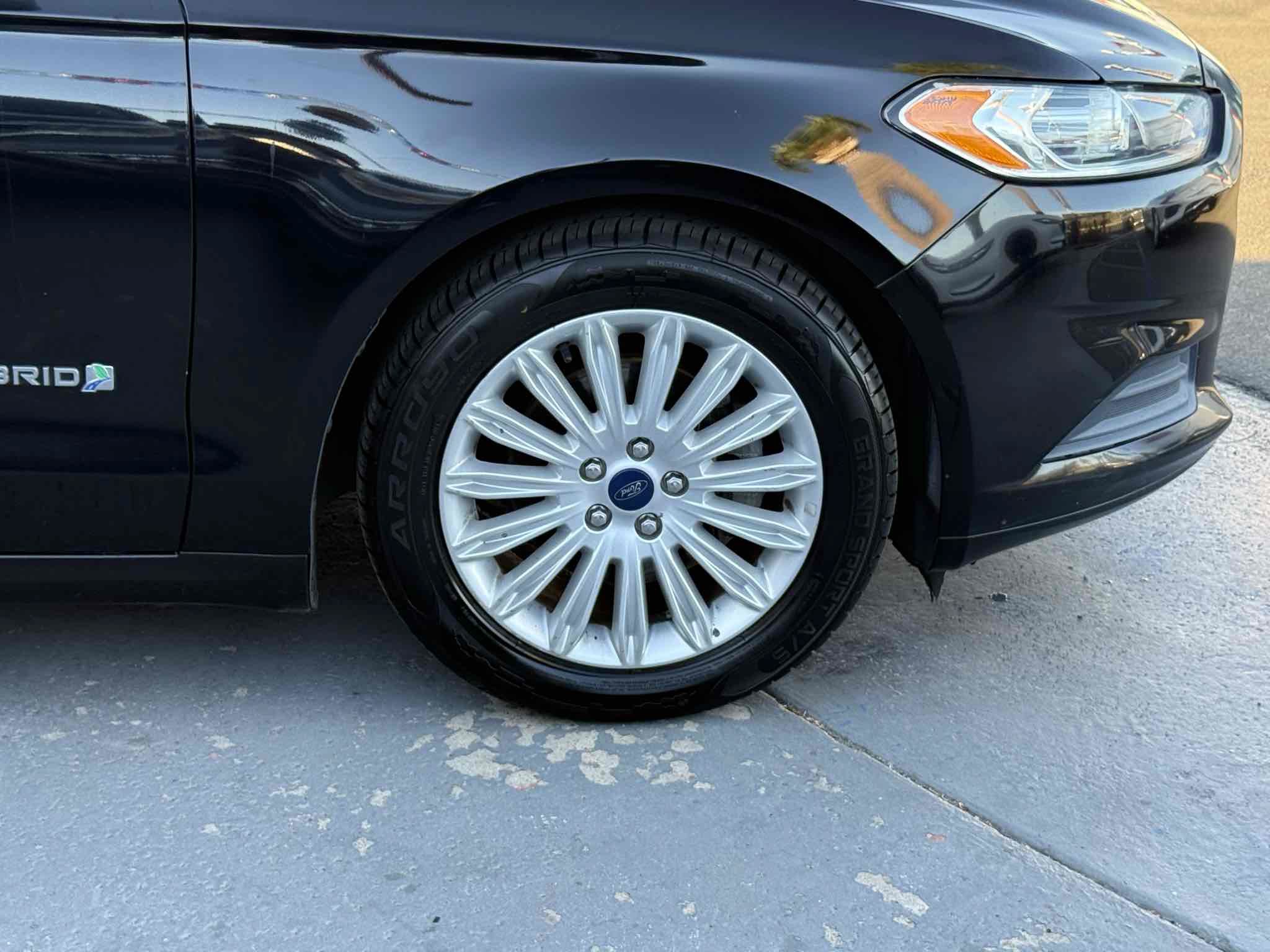 Used 2016 Ford Fusion SE FWD image 26
