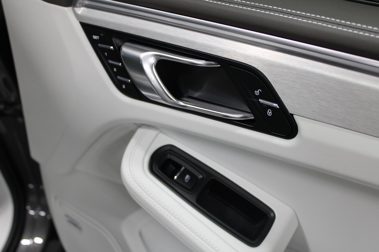 Used 2018 Porsche Macan GTS image 32