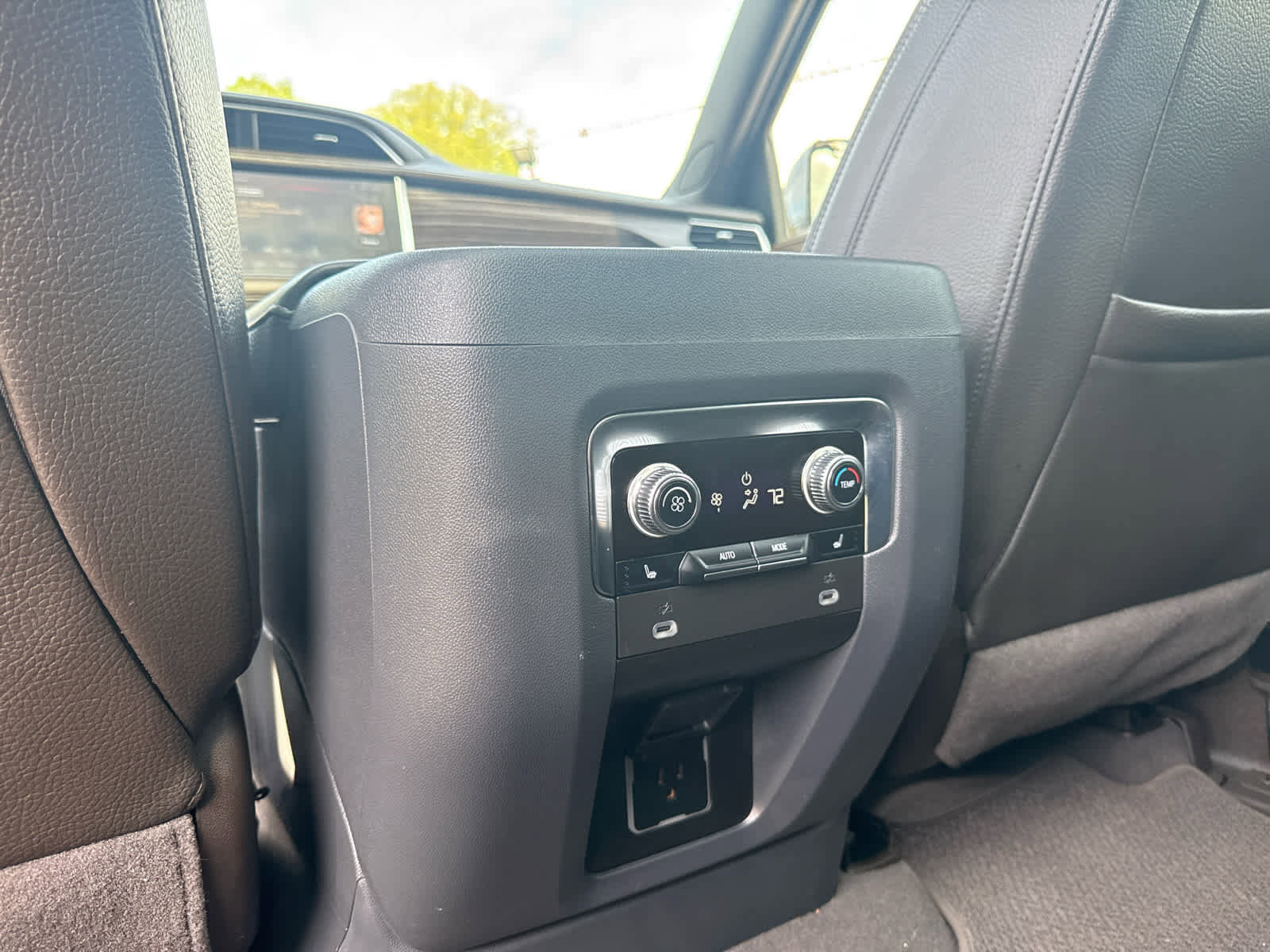 Used 2023 GMC Yukon Denali AWD/4WD image 26