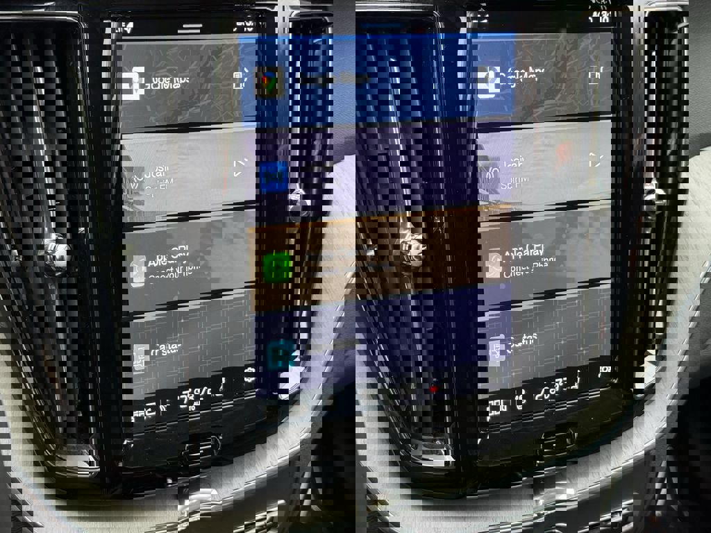 Certified 2025 Volvo XC60 B5 Plus image 21