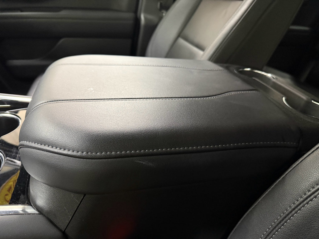 Used 2025 Chevrolet Suburban Z71 AWD/4WD image 38