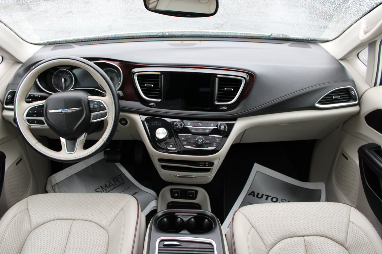 Used 2018 Chrysler Pacifica Limited image 39