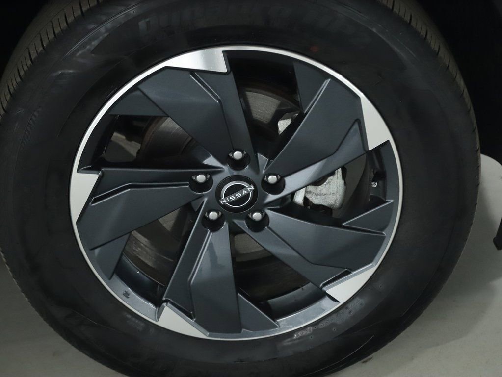 Used 2025 Nissan Rogue SV image 10