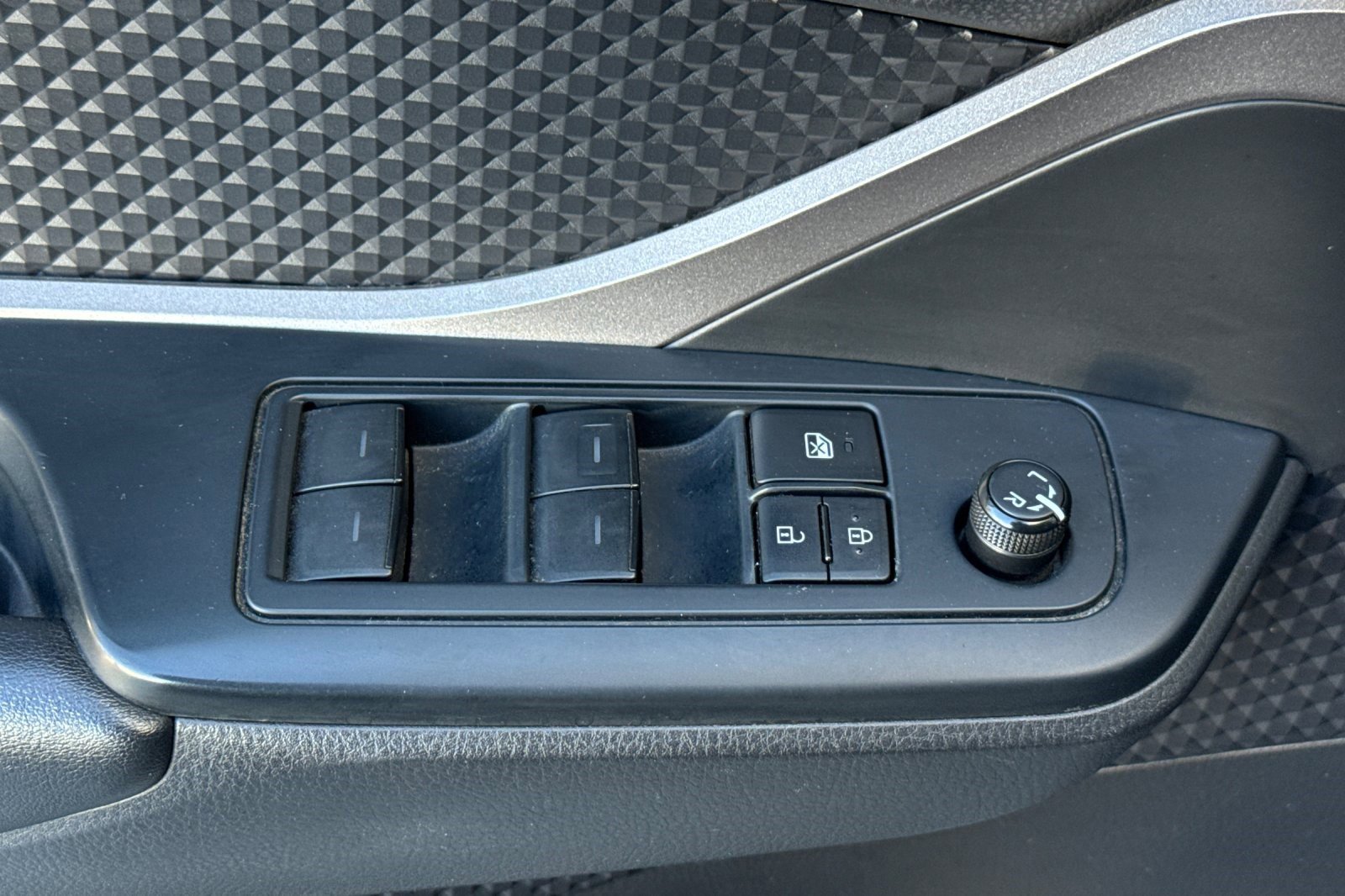 Used 2021 Toyota C-HR LE image 12