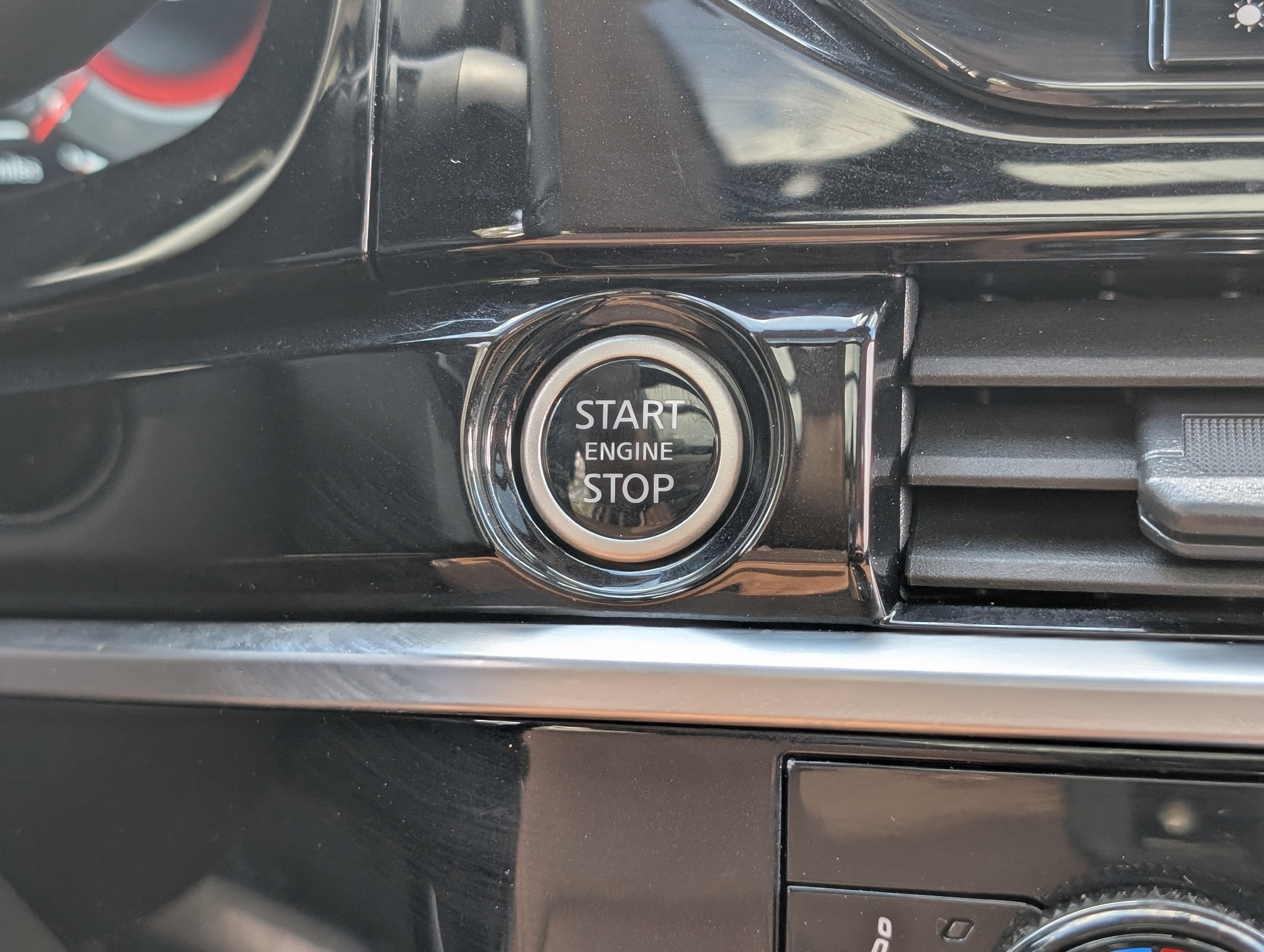 Used 2024 Nissan Pathfinder Platinum w/ Cargo Package image 37