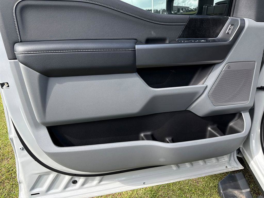 New 2026 Ford F250 XLT w/ XLT Premium Package AWD/4WD image 11