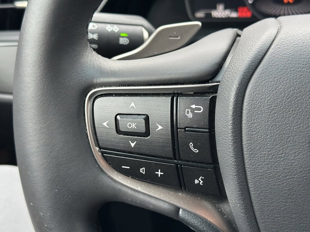 Certified 2023 Lexus ES 300h w/ Premium Package image 17