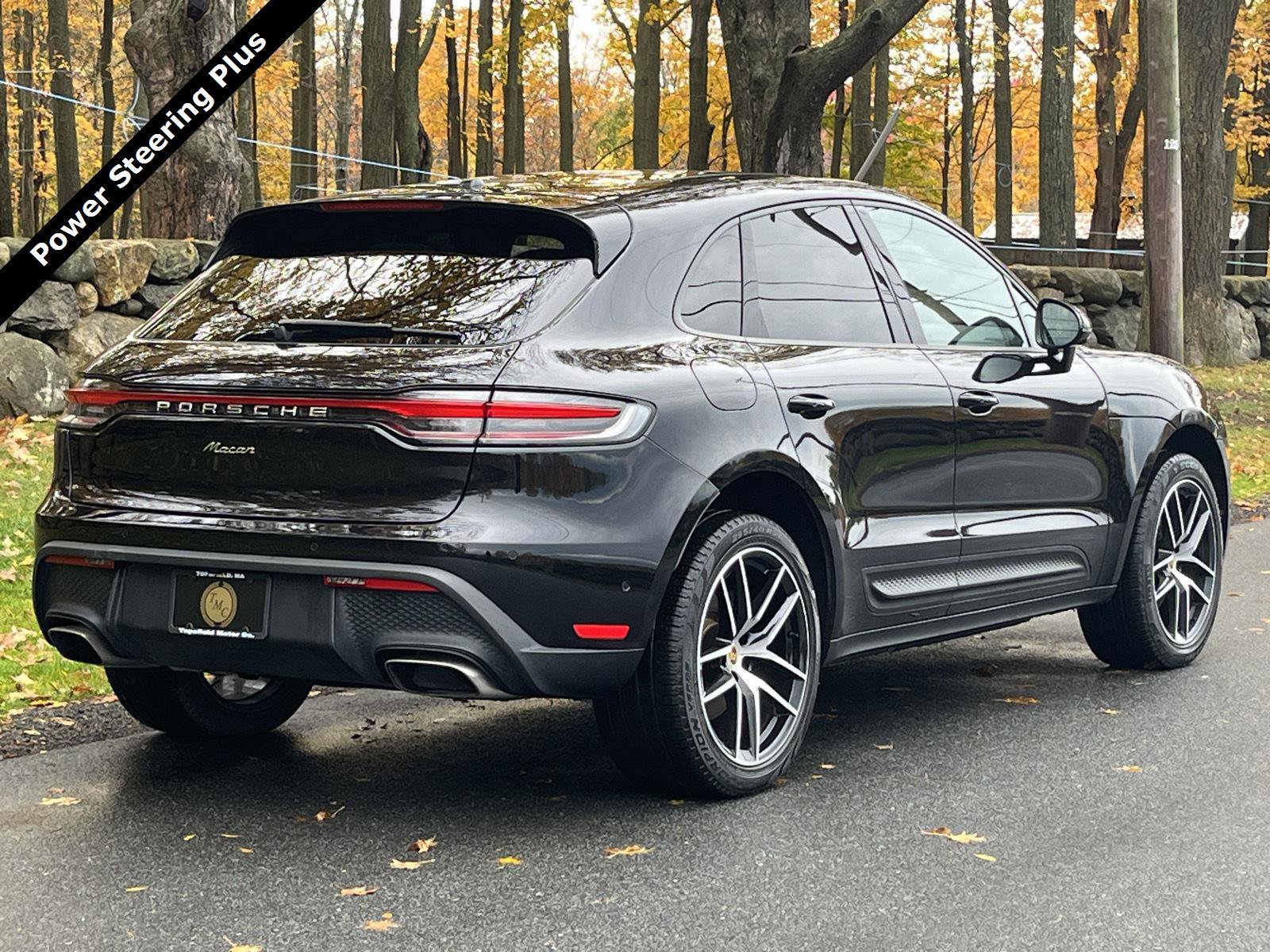 Used 2022 Porsche Macan w/ Premium Package image 3