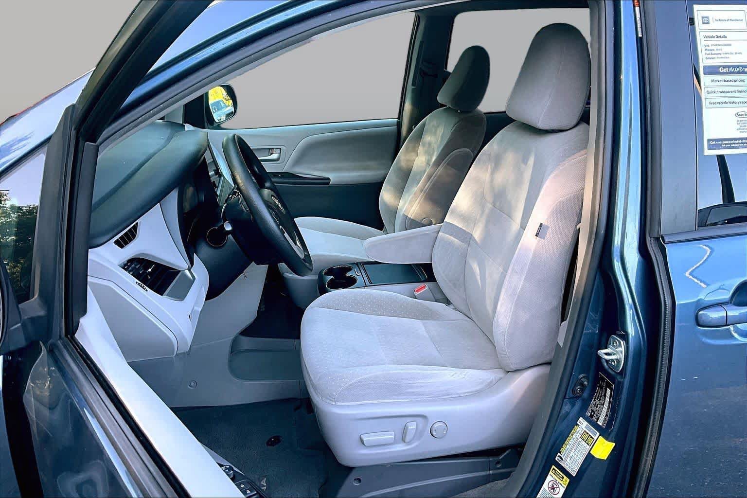 Used 2017 Toyota Sienna LE FWD image 9