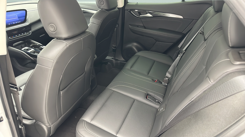 Used 2025 Buick Envision Preferred AWD/4WD image 9