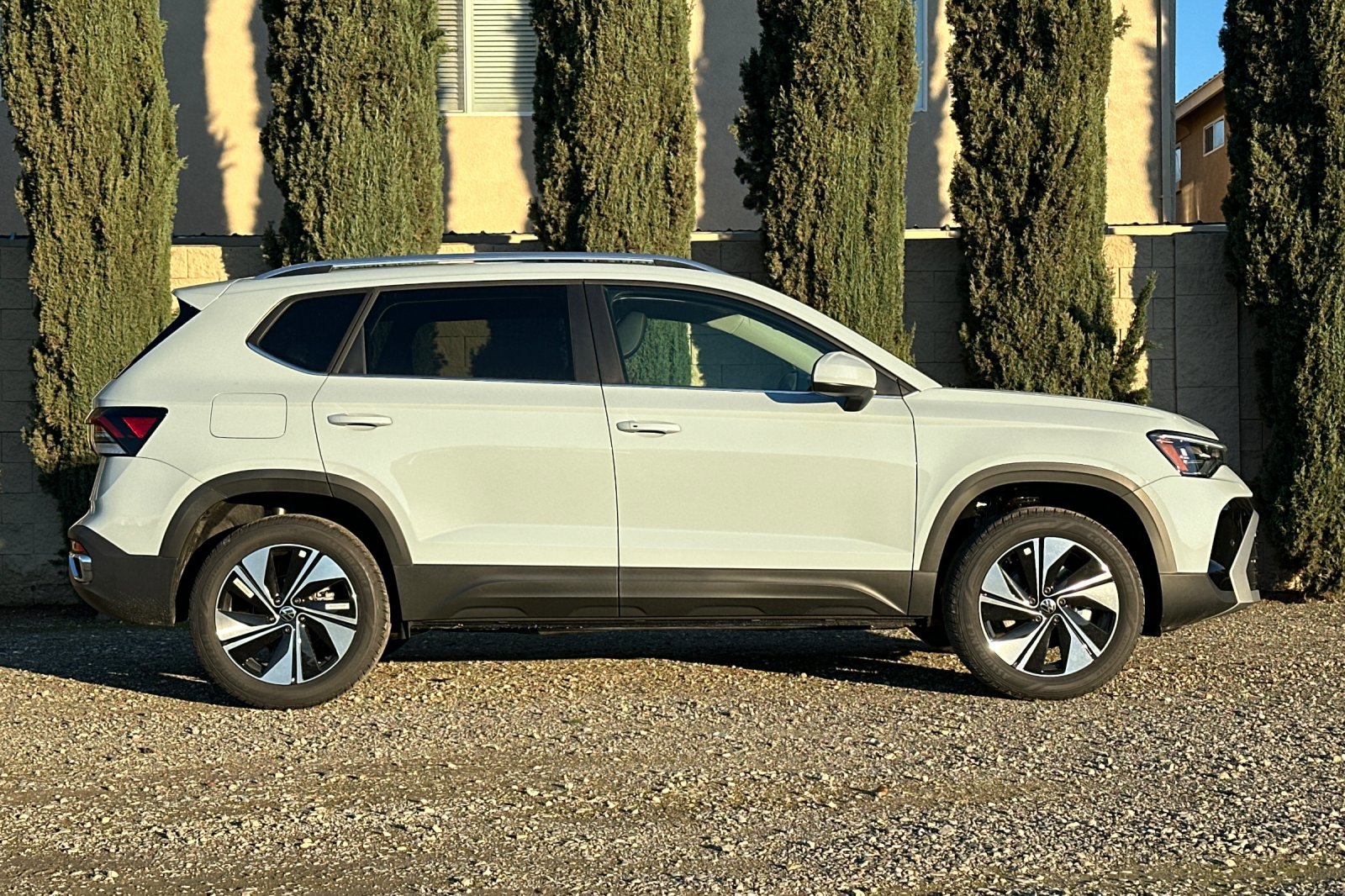New 2026 Volkswagen Taos SE image 3