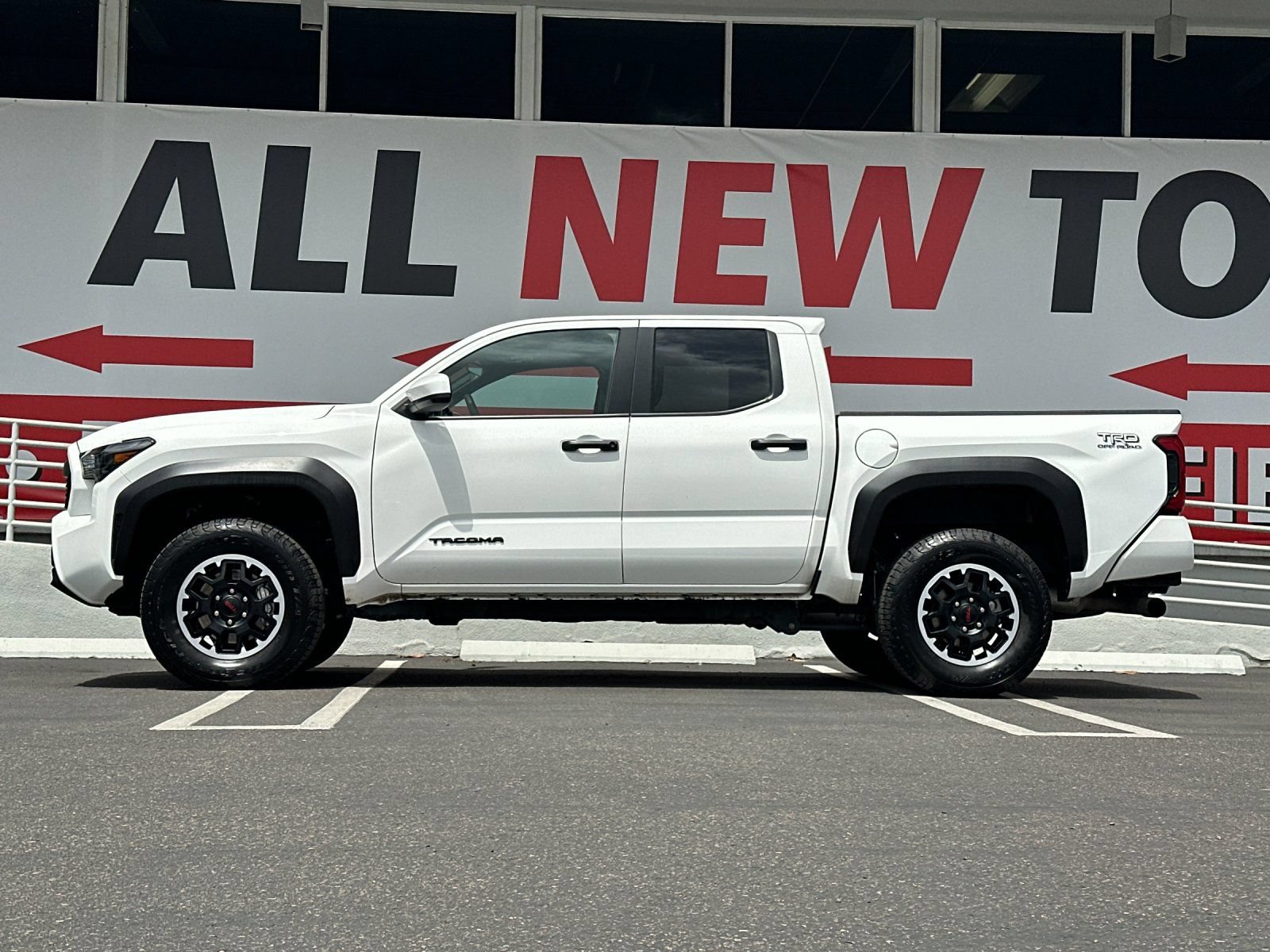 Used 2025 Toyota Tacoma TRD Off-Road AWD/4WD image 2