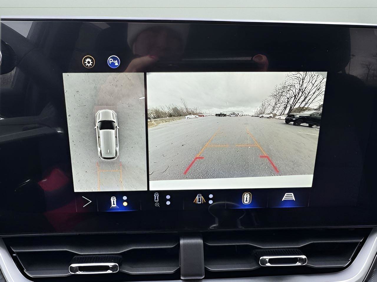 New 2025 Chevrolet Equinox LT w/ Safety and Technology Package image 17