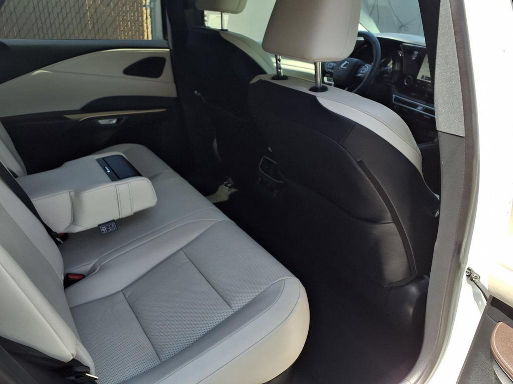 Used 2024 Lexus RX 350 FWD w/ Technology Package image 21