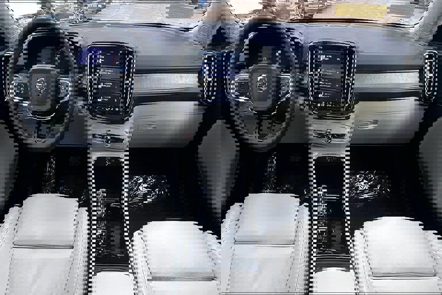 Certified 2023 Volvo XC40 B5 Plus w/ Climate Package image 15