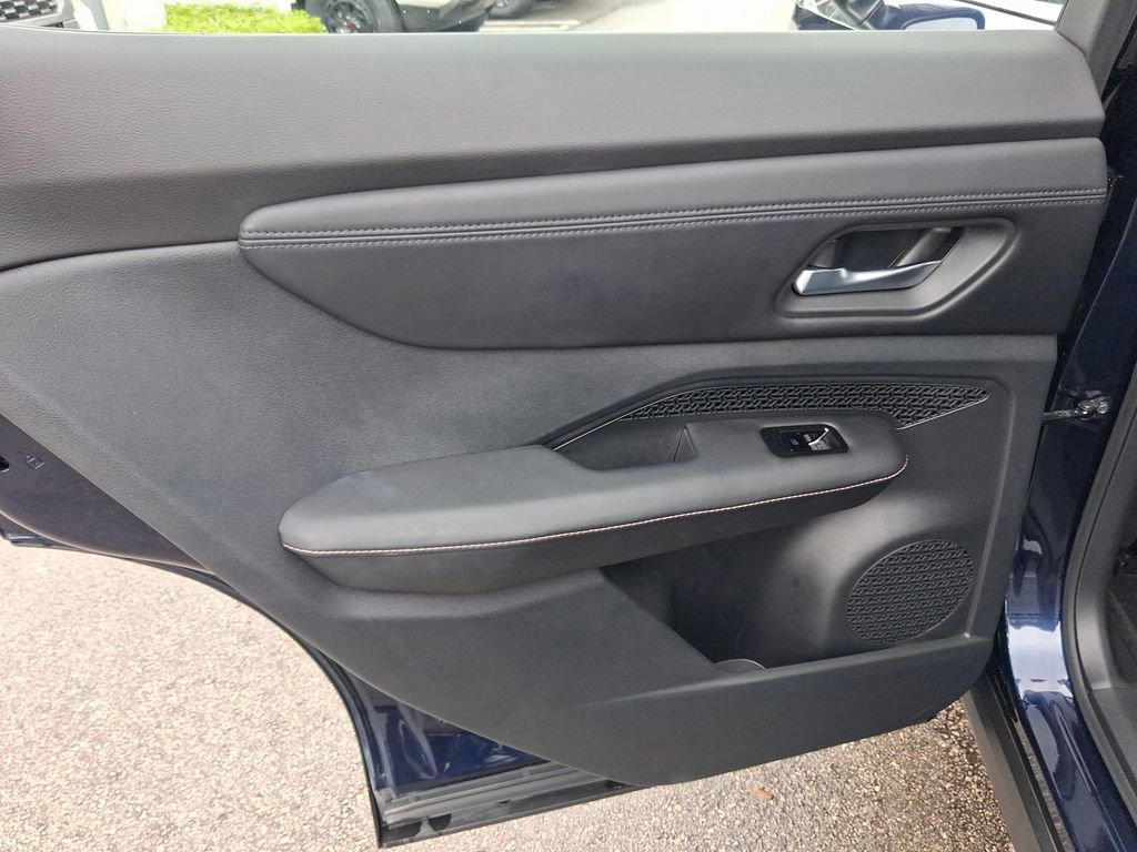 Certified 2023 Nissan Ariya FWD image 11