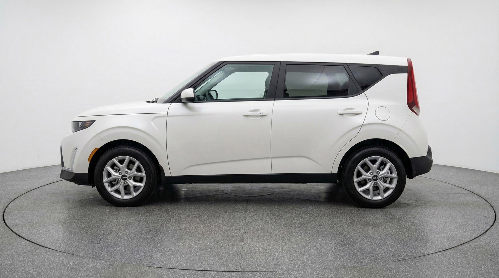 Used 2025 Kia Soul LX w/ LX Technology Package image 5