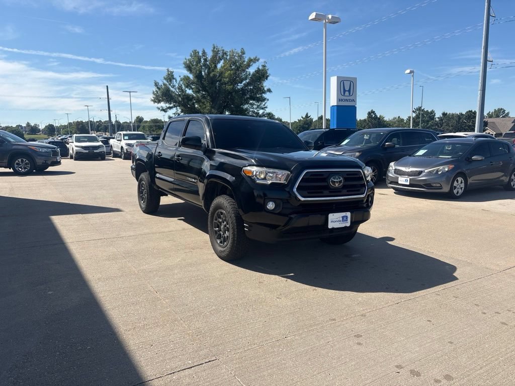 Used 2018 Toyota Tacoma SR5 AWD/4WD image 3