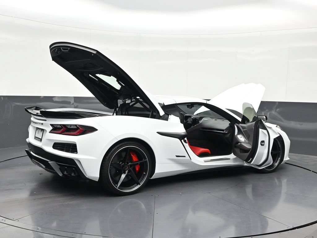 Used 2025 Chevrolet Corvette E-Ray AWD/4WD image 31