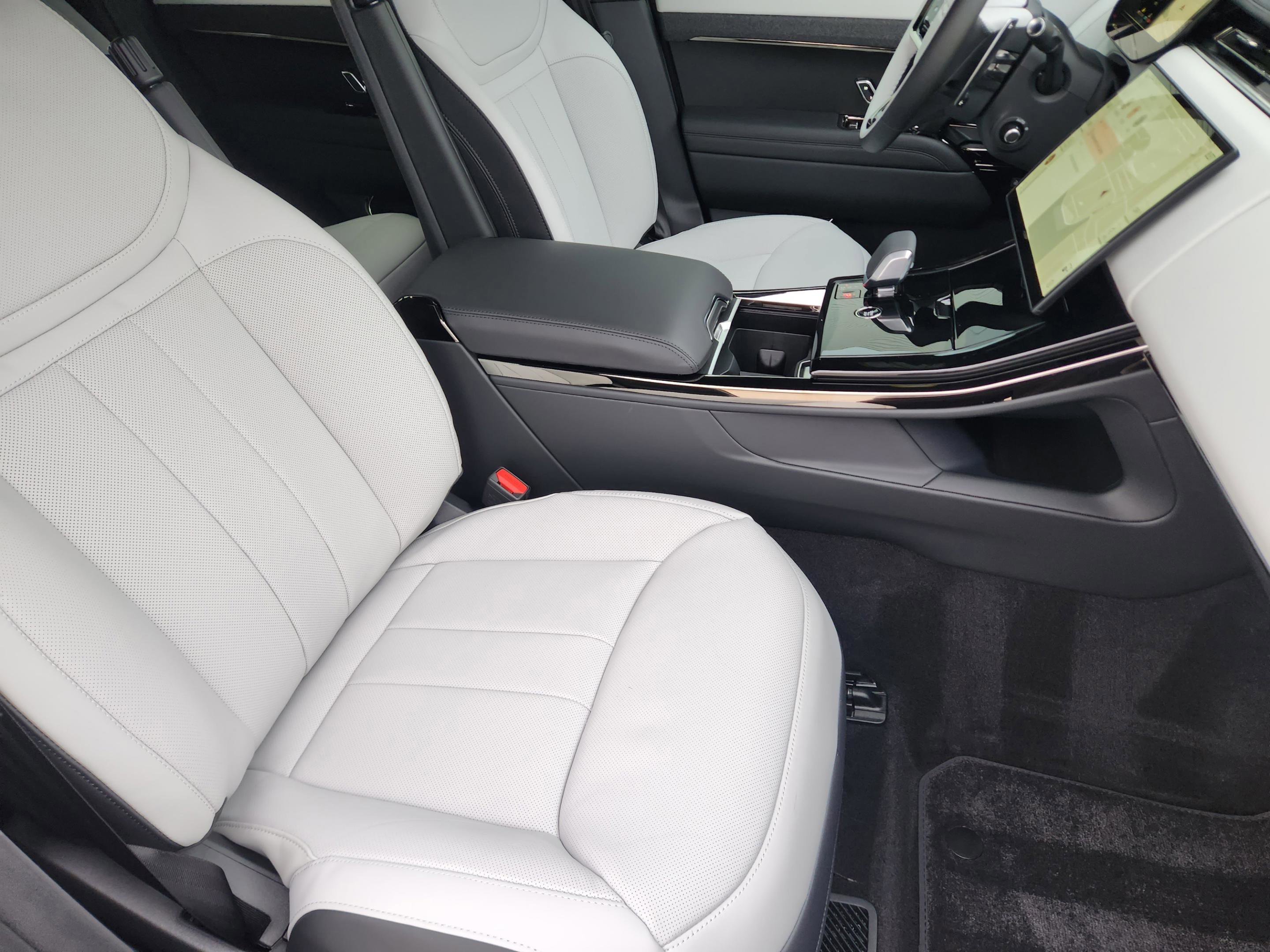 New 2026 Land Rover Range Rover Sport Dynamic SE AWD/4WD image 9