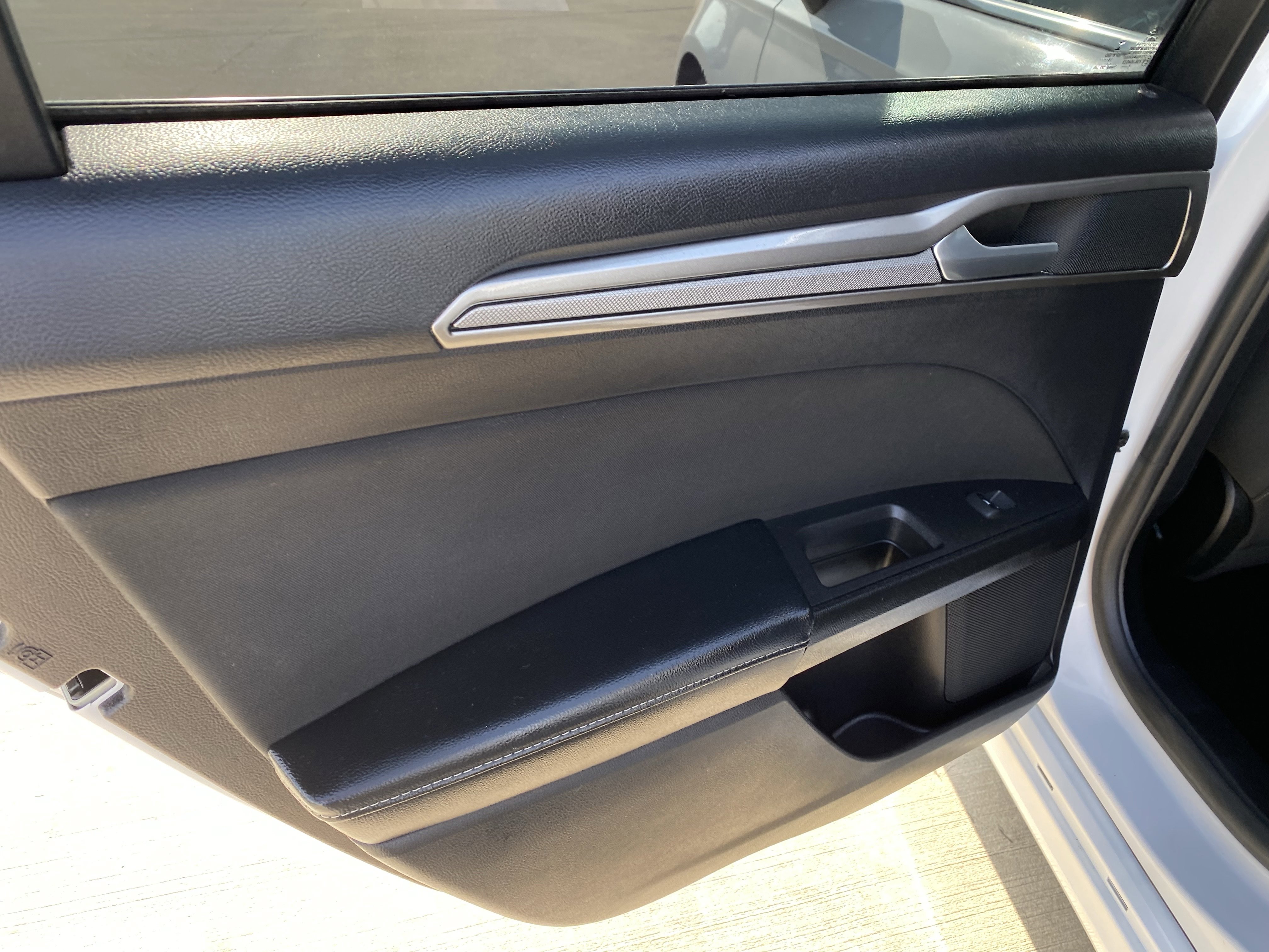 Used 2019 Ford Fusion SE FWD image 10