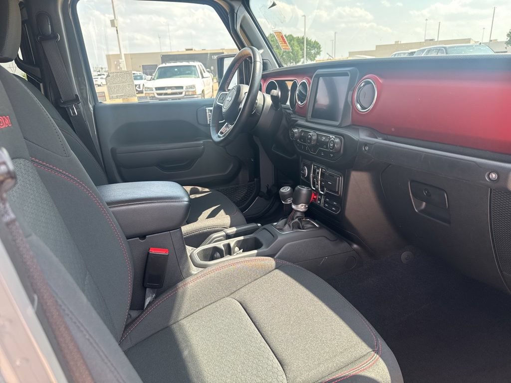 Used 2022 Jeep Gladiator Rubicon w/ Trailer Tow Package AWD/4WD image 11