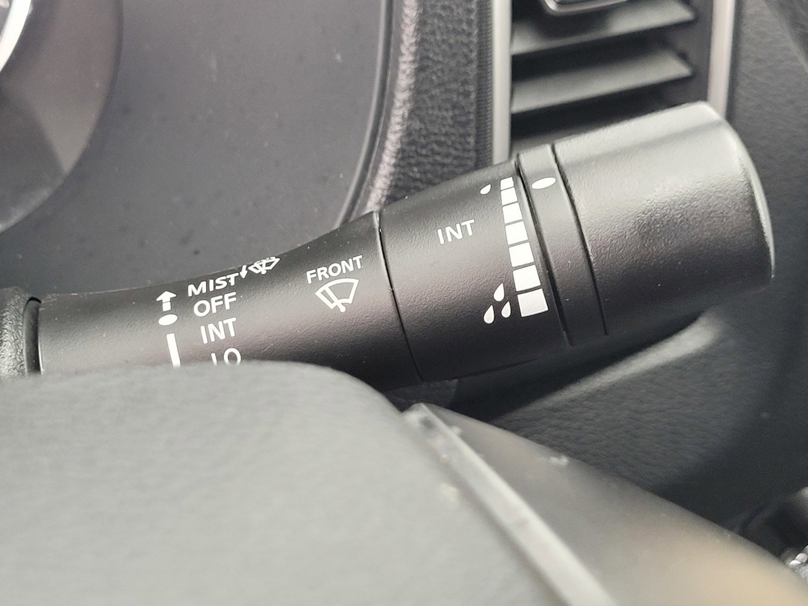 Used 2023 Nissan Frontier SV image 26