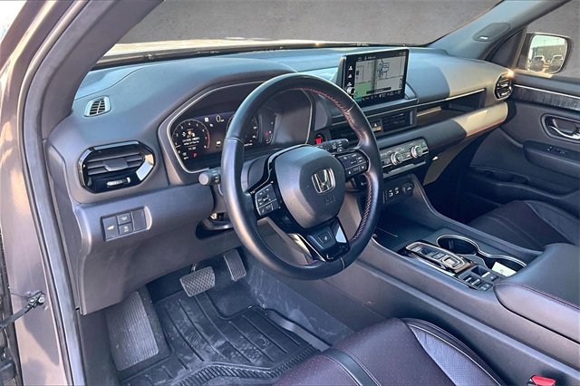 Used 2025 Honda Pilot Black Edition image 10