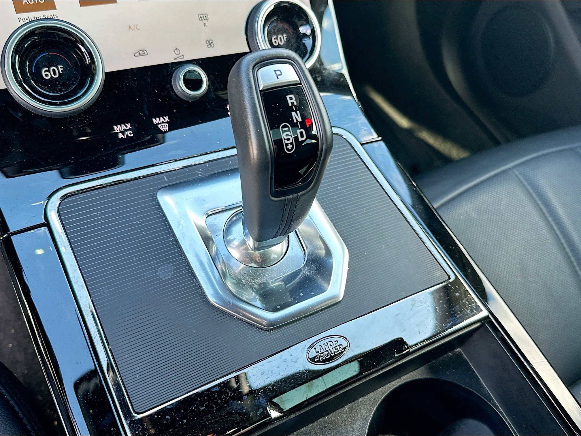 Used 2022 Land Rover Range Rover Evoque R-Dynamic SE image 17