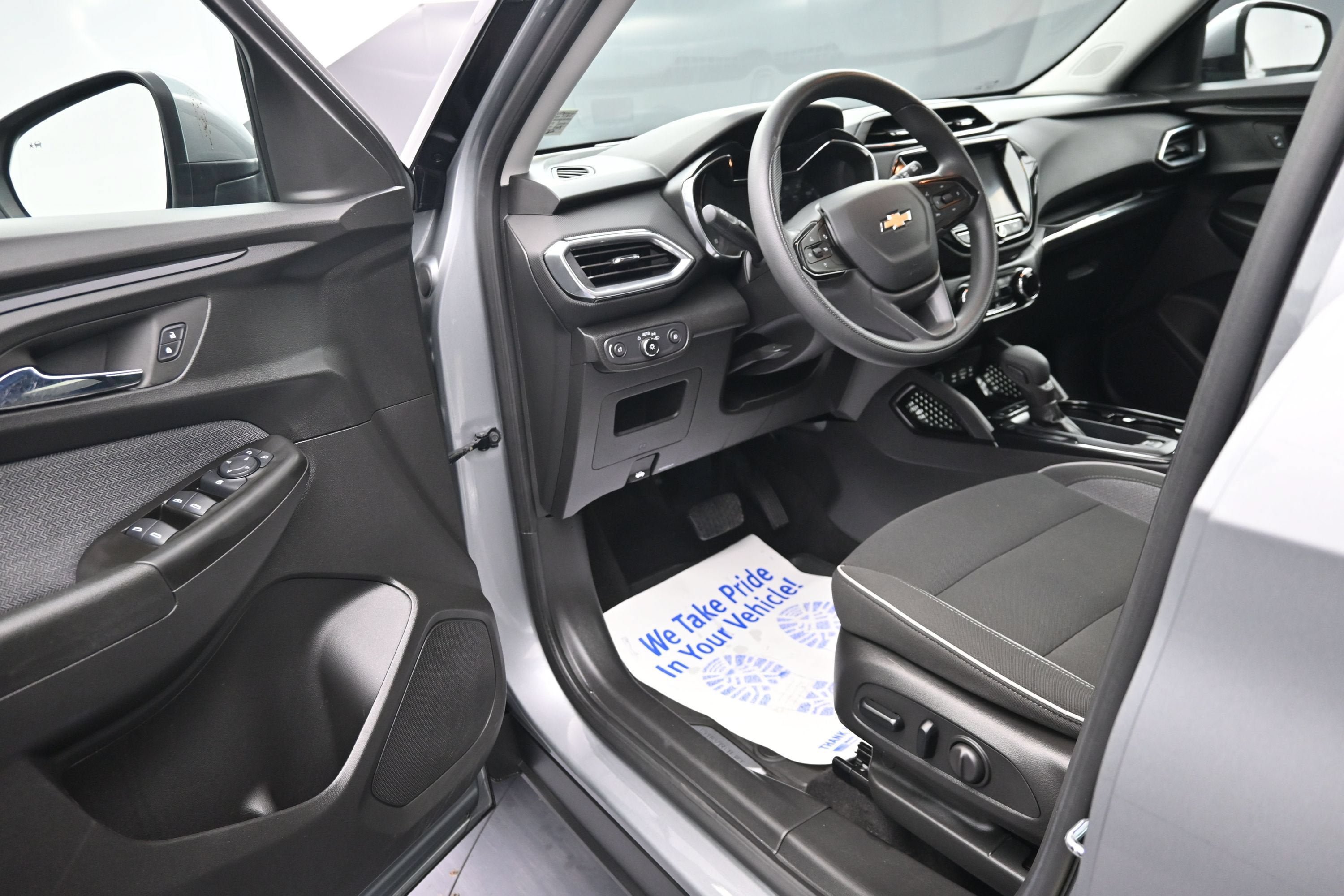Certified 2023 Chevrolet TrailBlazer LT w/ Convenience Package FWD image 10