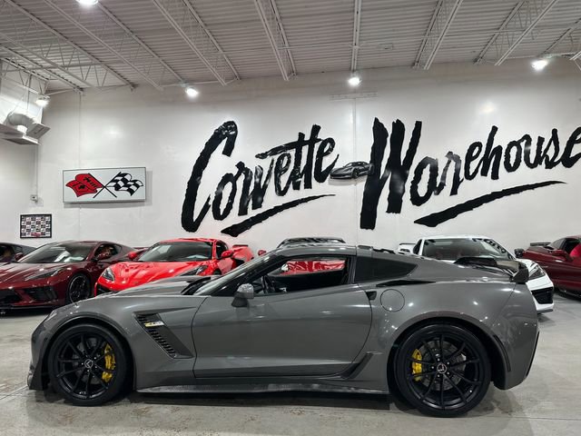 Used 2015 Chevrolet Corvette Z06 w/ 3LZ Preferred Equipment Group RWD image 2