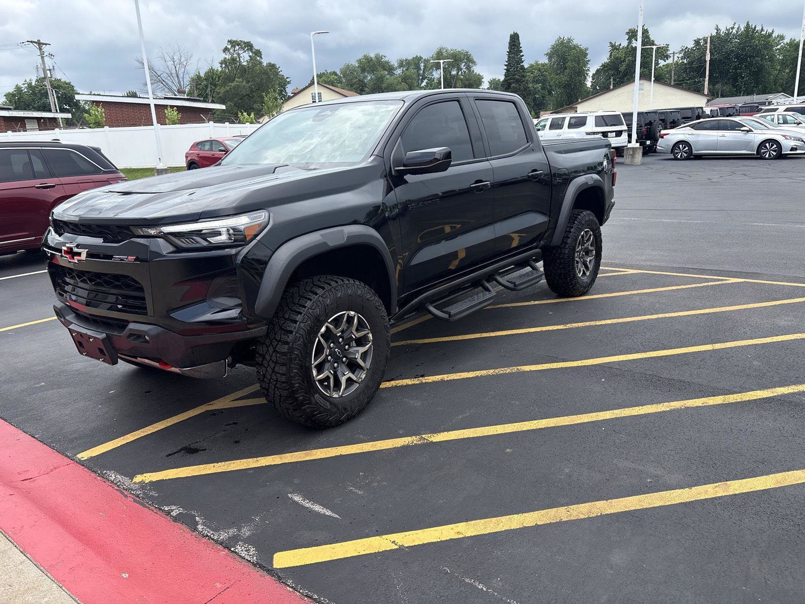 Used 2023 Chevrolet Colorado ZR2 w/ ZR2 Convenience Package III AWD/4WD image 2