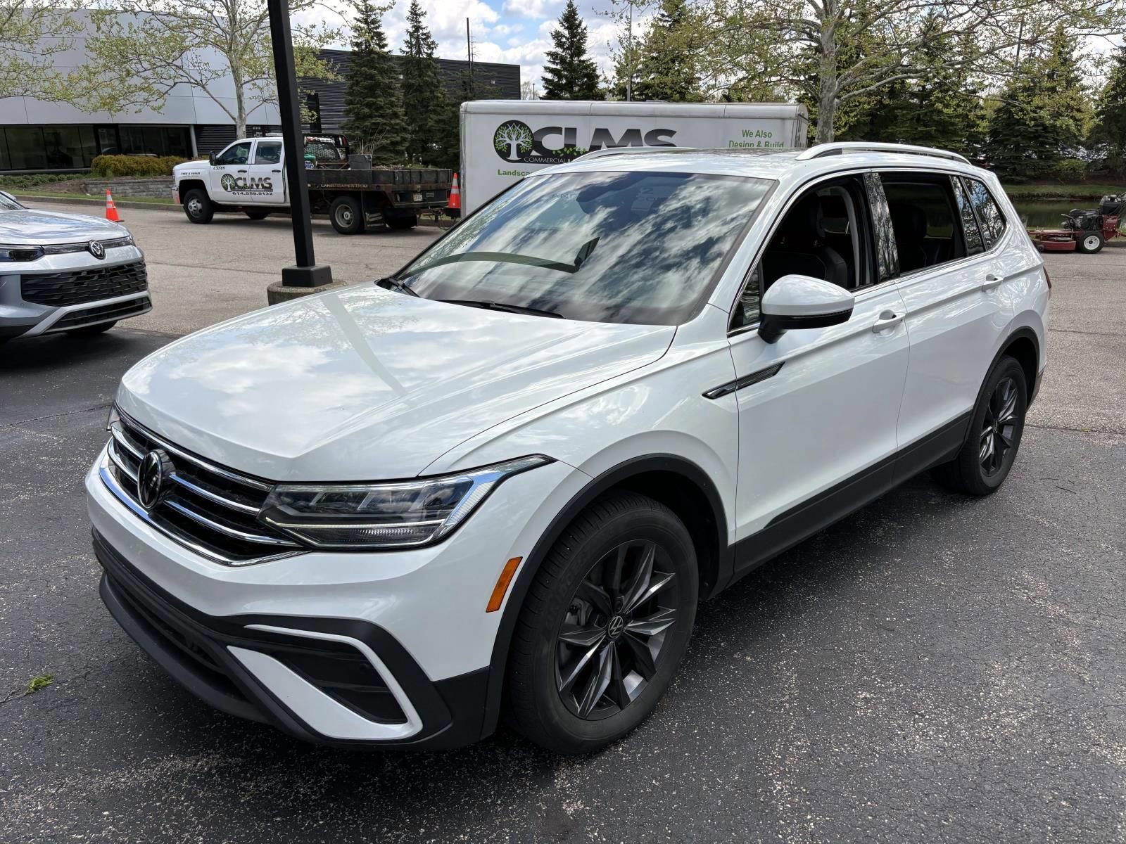 Used 2023 Volkswagen Tiguan SE w/ Panoramic Sunroof Package