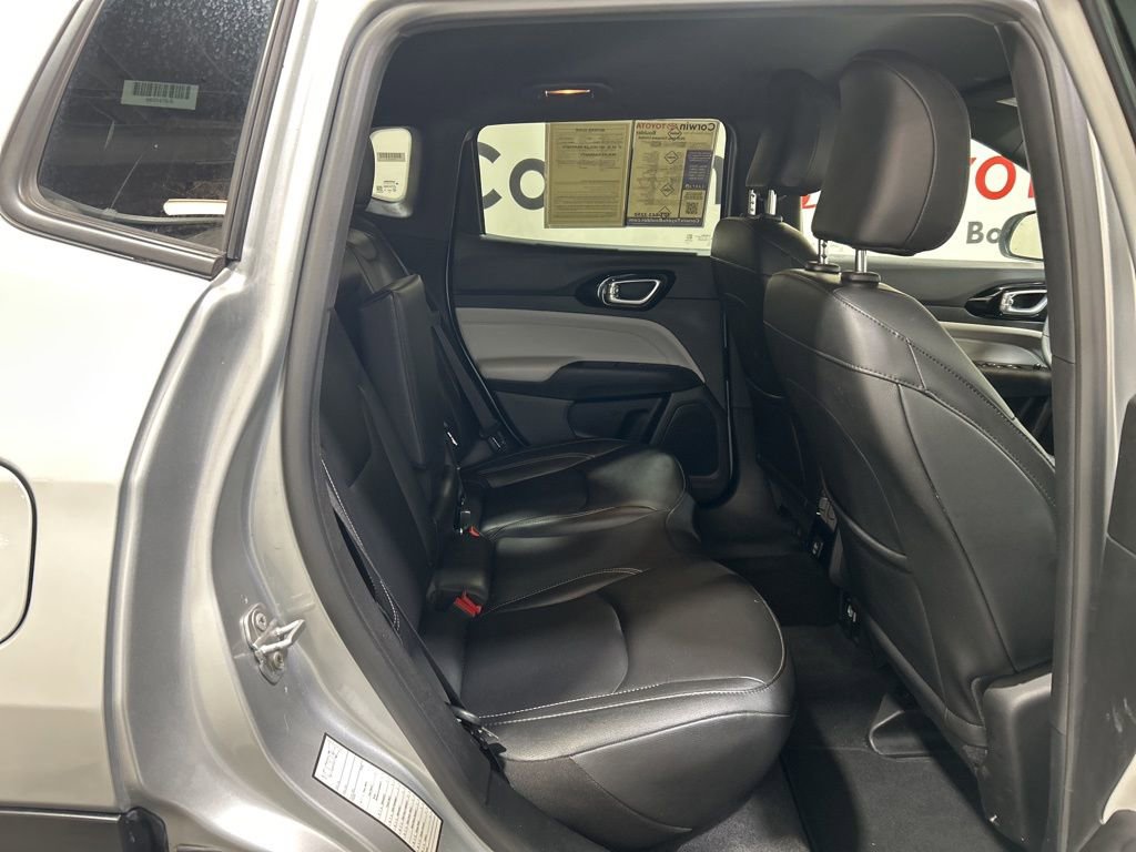 Used 2025 Jeep Compass Limited image 16
