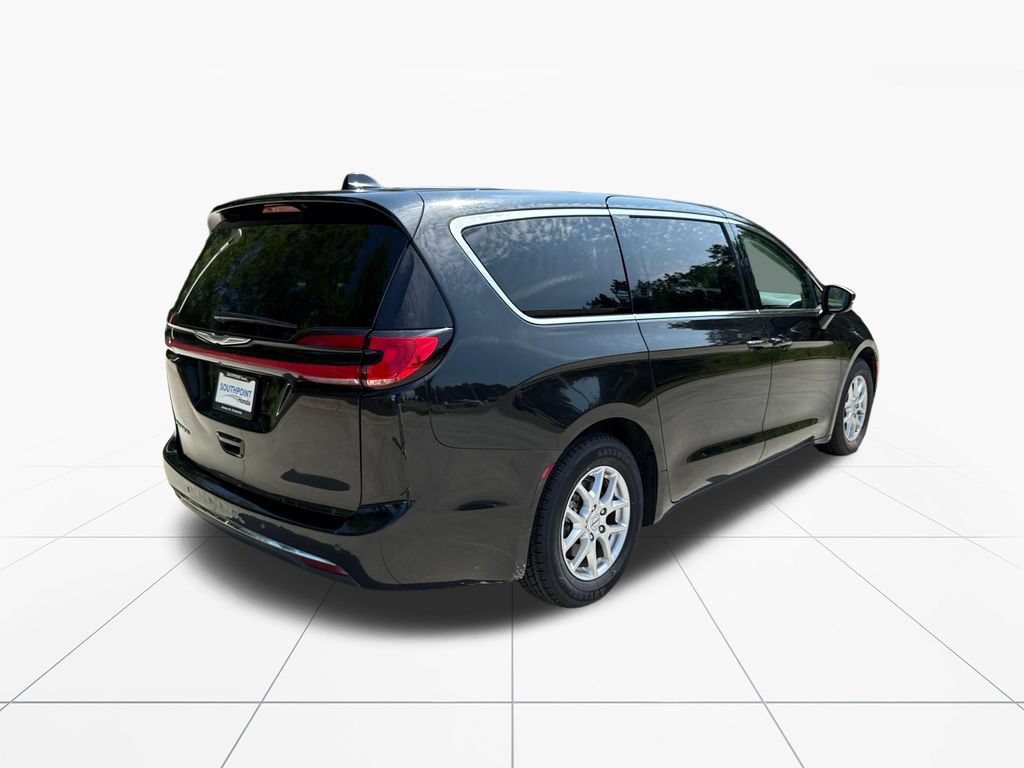 Used 2023 Chrysler Pacifica Touring-L FWD image 8