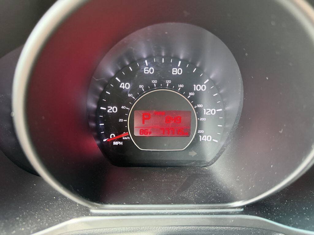 Used 2015 Kia Soul FWD image 13