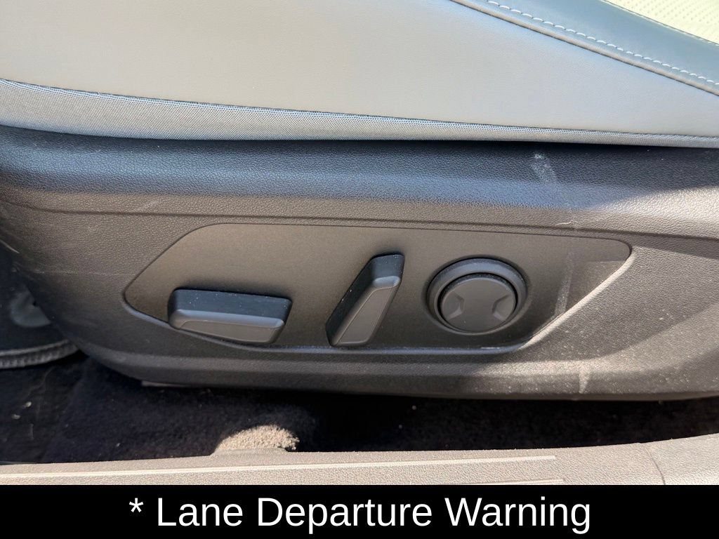 Used 2025 Hyundai Elantra Limited FWD image 19