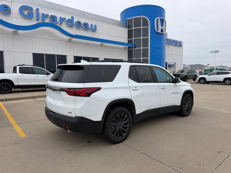 Used 2023 Chevrolet Traverse RS image 2